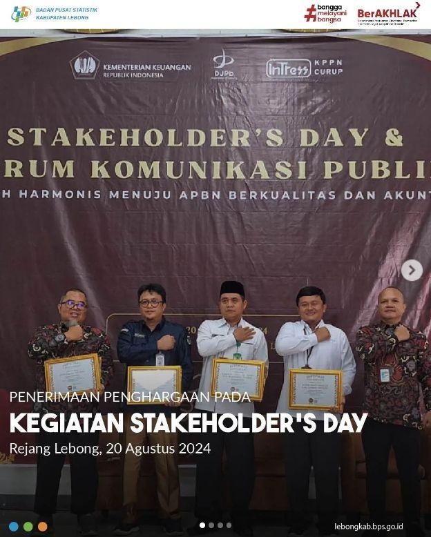 Penerimaan Penghargaan Pada Kegiatan Stakeholder's Day